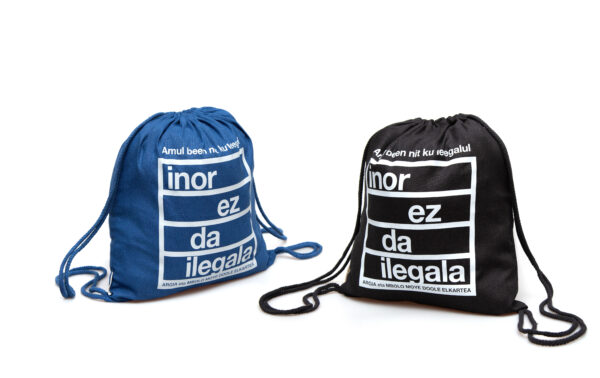 "Inor ez da ilegala" motxila - Image 2