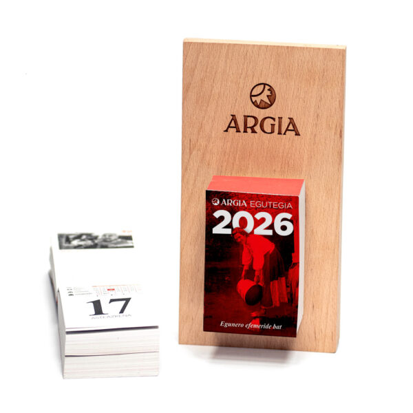 2026 Egutegia eta egurrezko euskarria